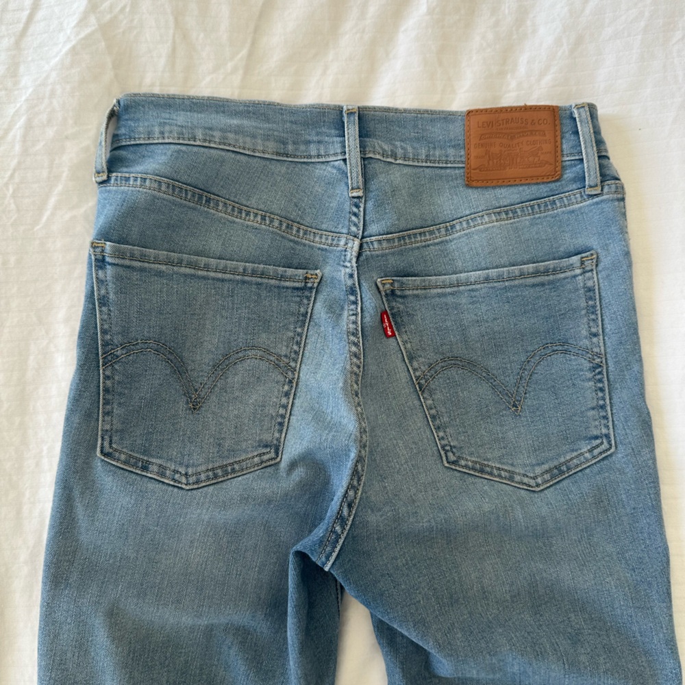 Levi's Premium -High rise size 27